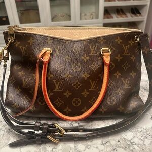 Classic Louis Vuitton Medium Carry-All